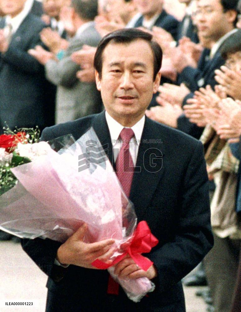 New Hiroshima mayor Akiba starts tenure