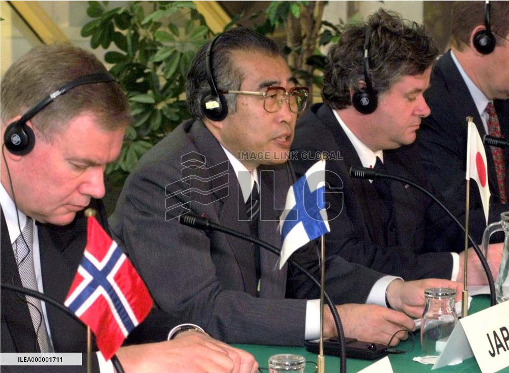 Japanese premier talks with 5 Nordic leaders