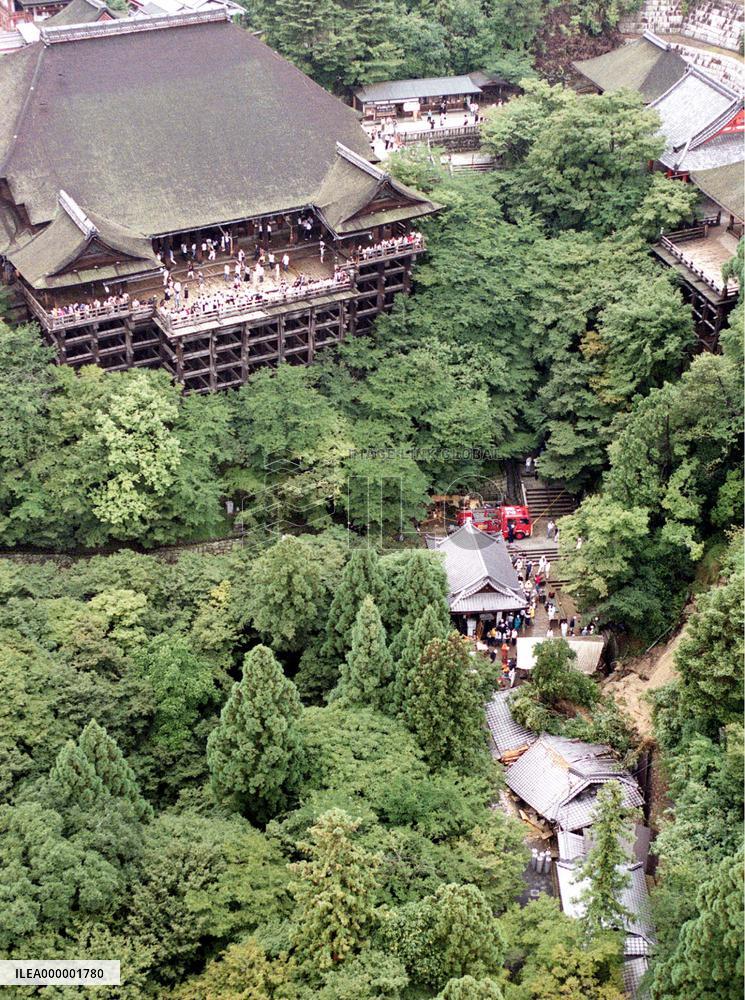 Landslide buries Kiyomizu temple's tea house