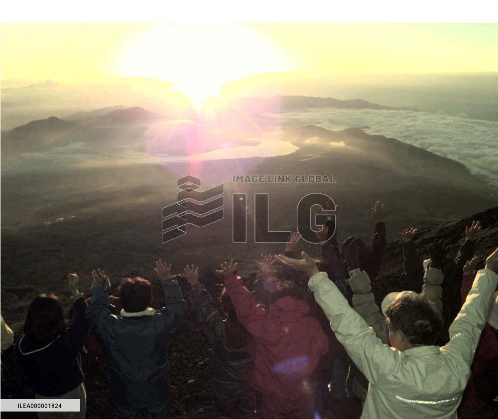 Mt. Fuji opens for summer season