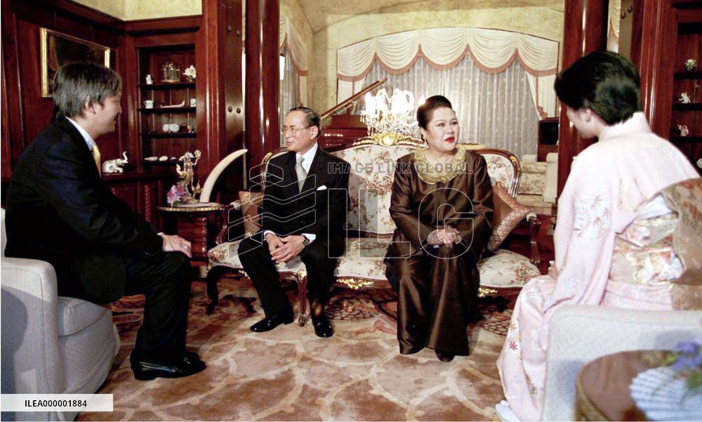 Prince Akishino meets King Bhumibol