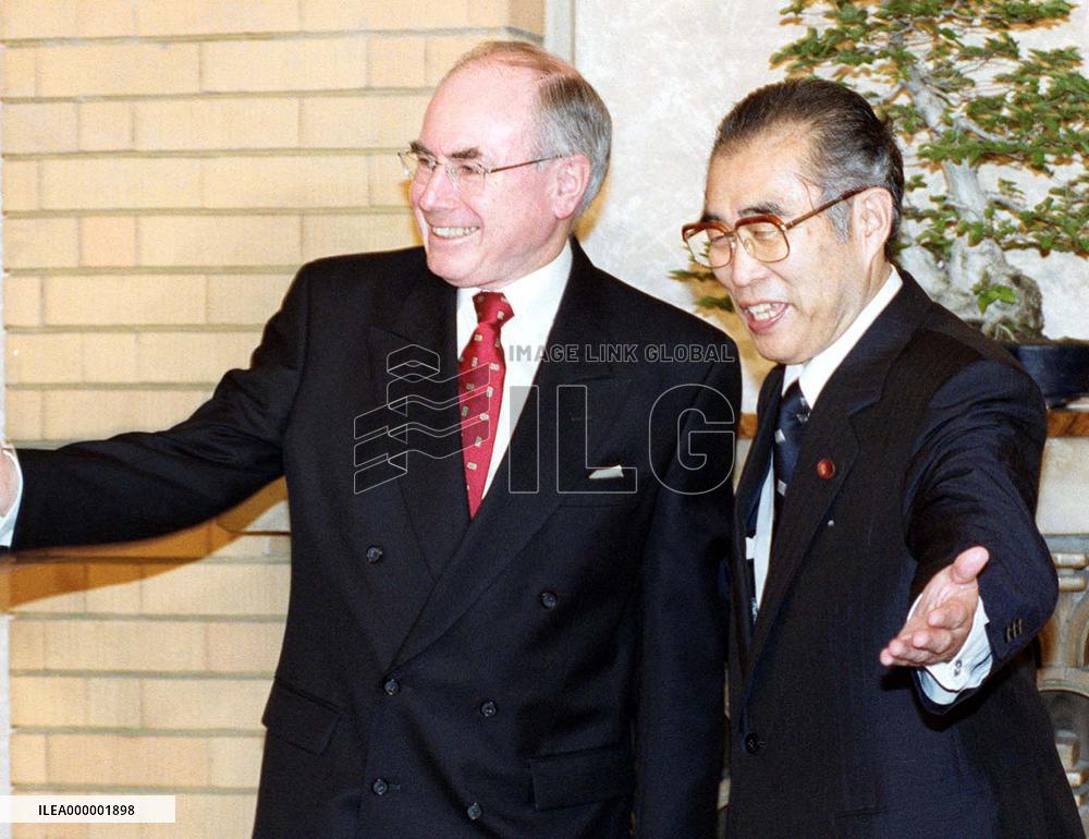 Obuchi holds talks with Howard