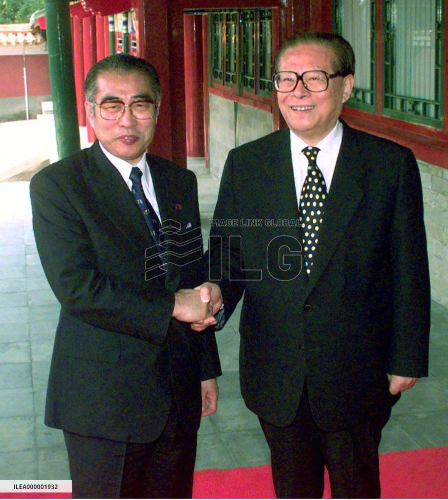 Obuchi meets Chinese president
