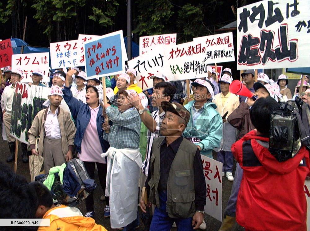 Otawara residents want AUM followers evicted