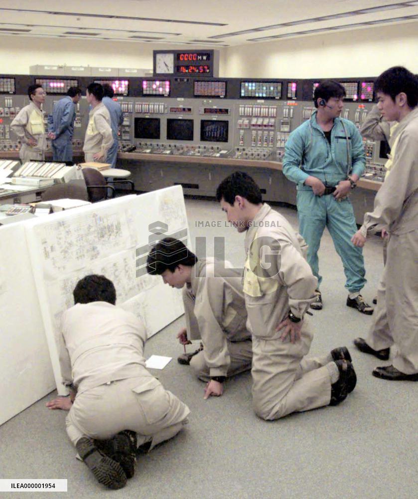 Cooling-water leakage stops Fukui nuclear reactor