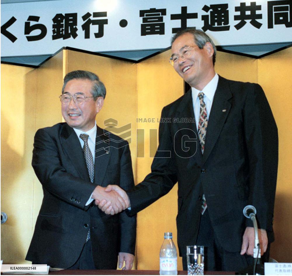 Sakura, Fujitsu to form 'Web bank' for online shopping