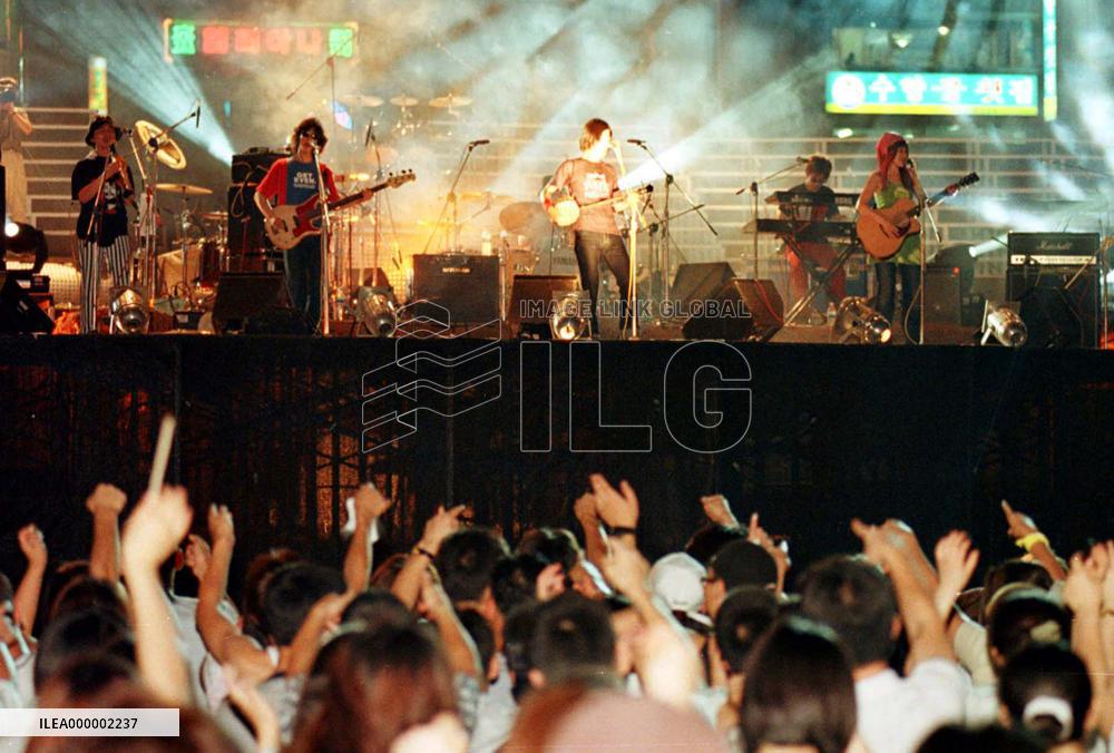 Japanese bands perform at S. Korean rock festival