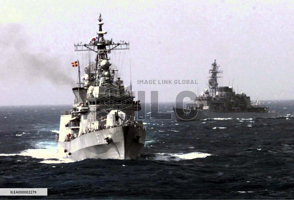 Japan, S. Korea conduct 1st joint naval drill