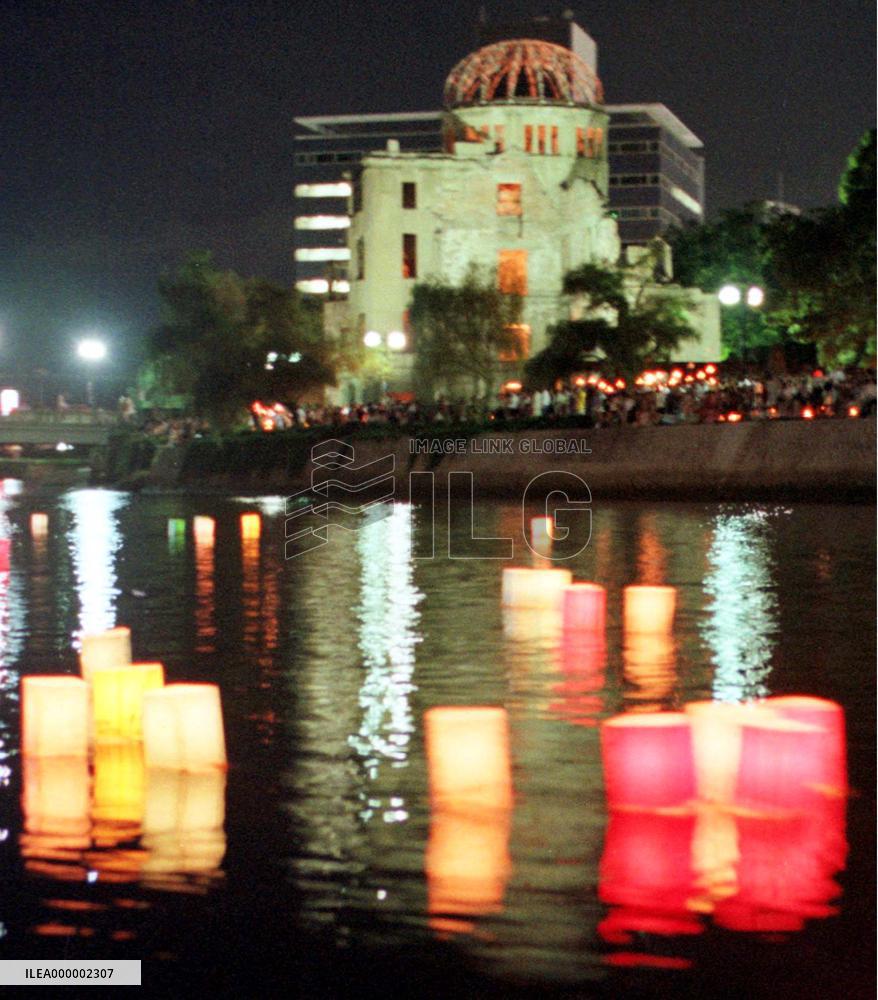 Lanterns float in memory of Hiroshima A-bomb victims