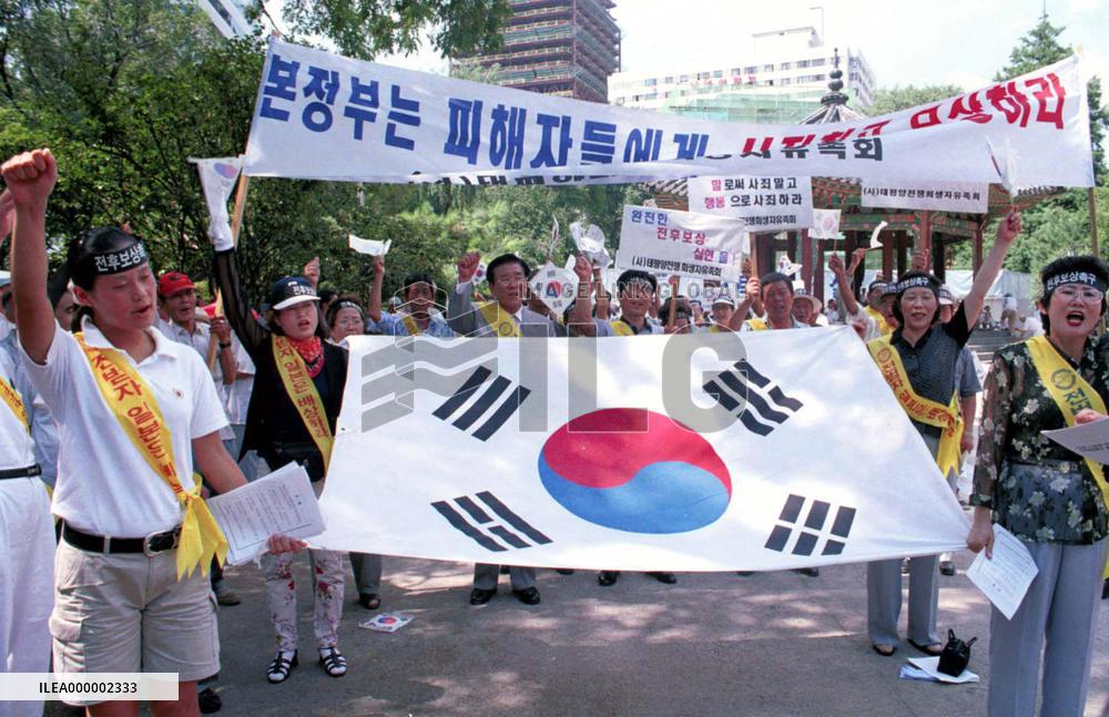 S. Korean war bereaved criticize Japan's new flag law