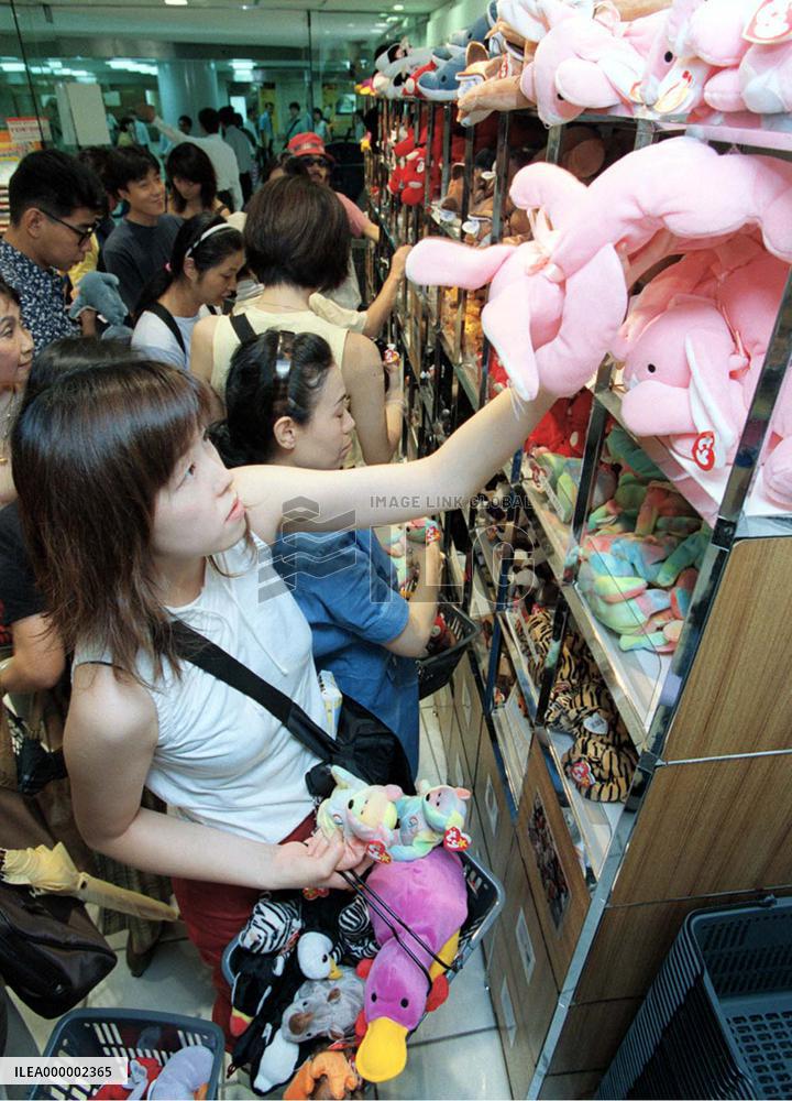 Beanie Babies go on sale in downtown Tokyo