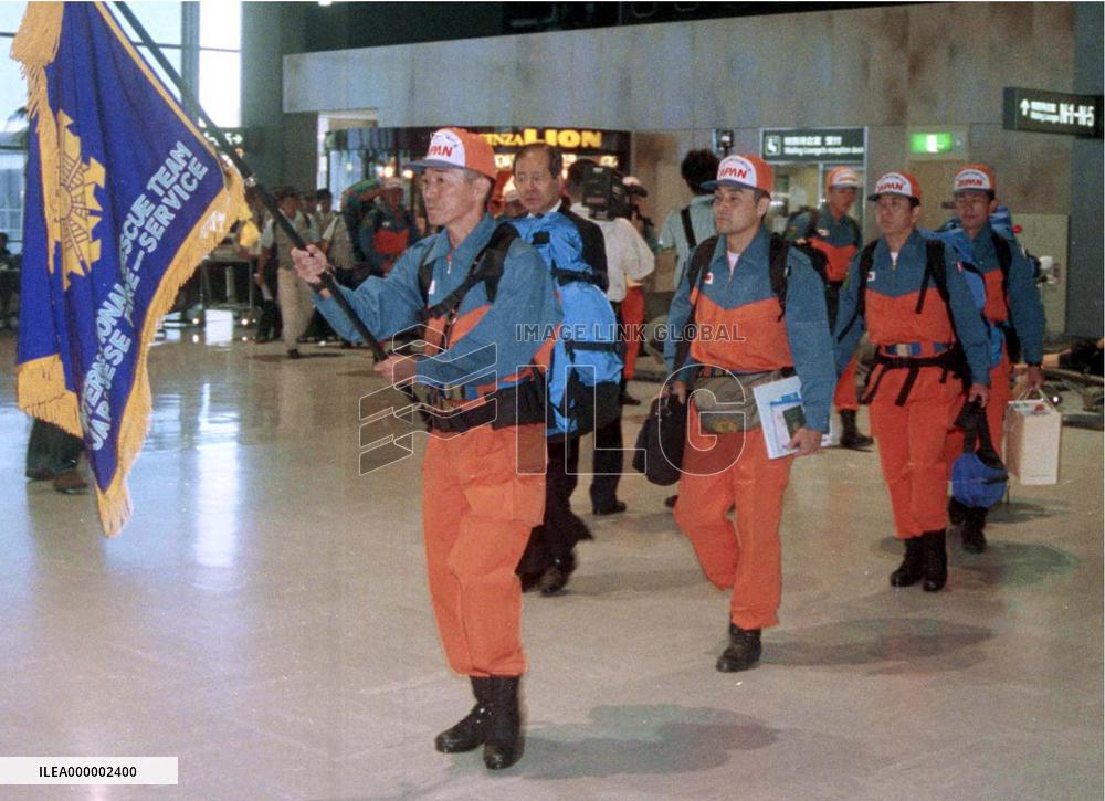 Japanese rescue workers head for Turkey