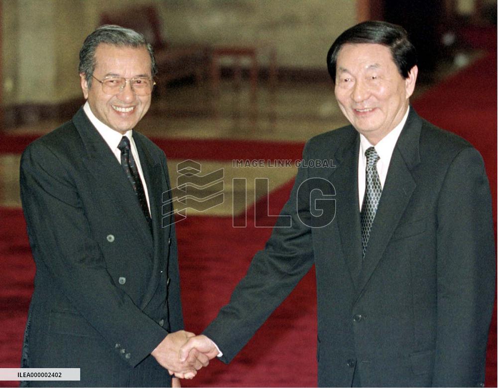 Malaysian prime minister meets Chinese premier