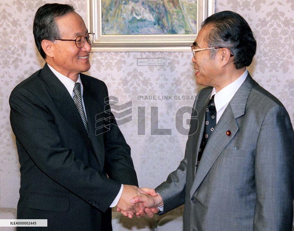 S. Korean Foreign Minister Hong meets Prime Minister Obuchi