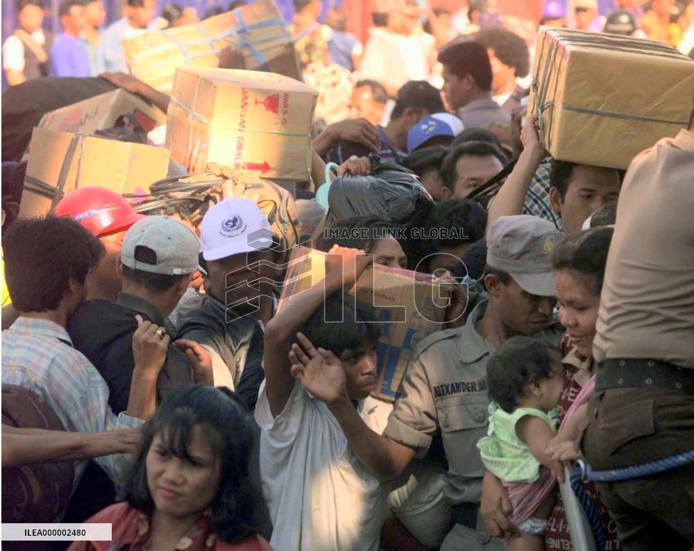 People flee from Dili after fresh violence