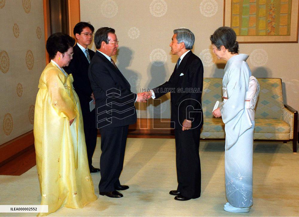Emperor meets S. Korean premier Kim, wife