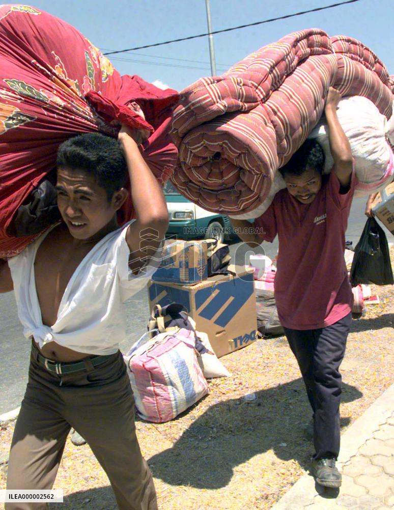 Dili residents flee for safety