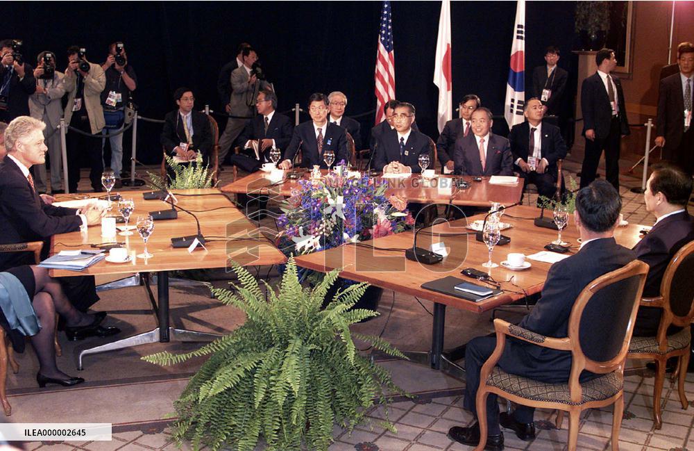 Japan, U.S., S. Korea discuss N. Korea issue
