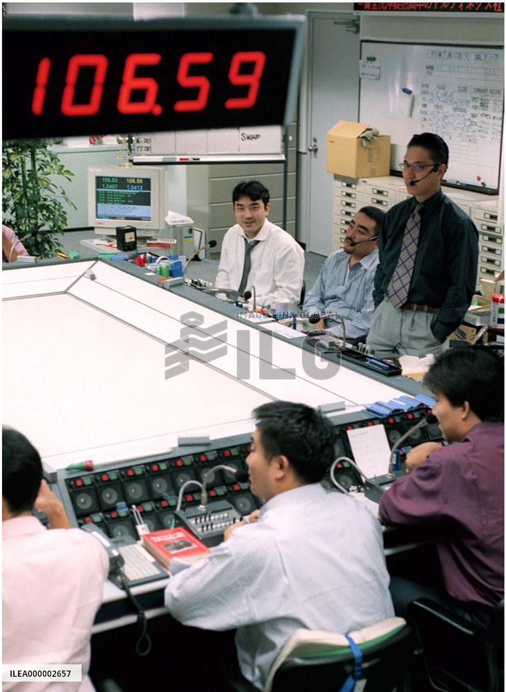 Dollar falls against yen