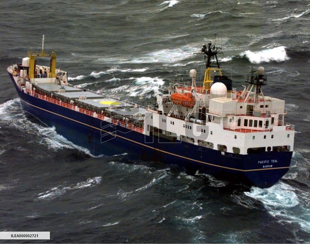 High waves delay MOX ship's entry into port