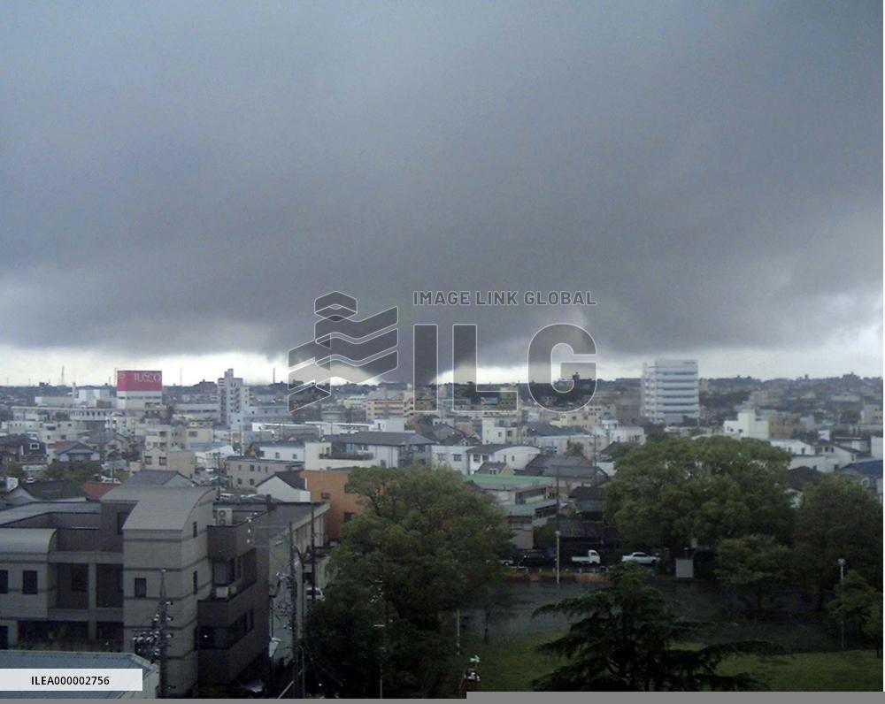 Tornado hits central Japan