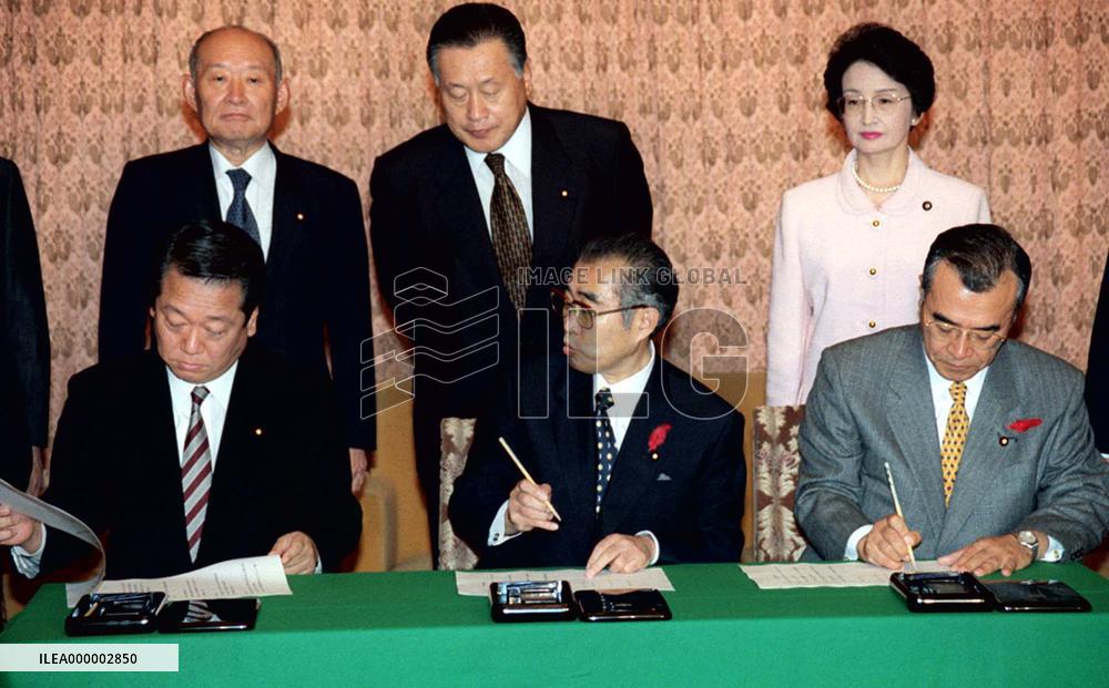 Party heads sign 3-way coalition agreement