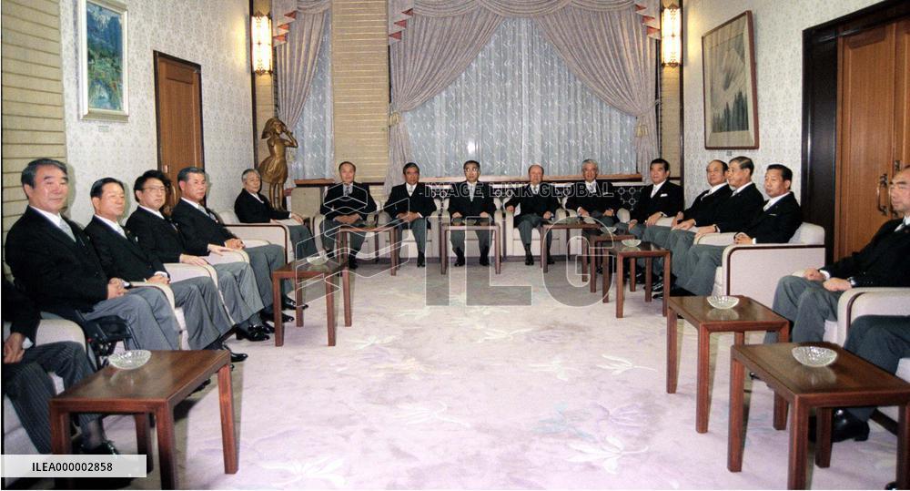 Japan's new cabinet holds first meeting