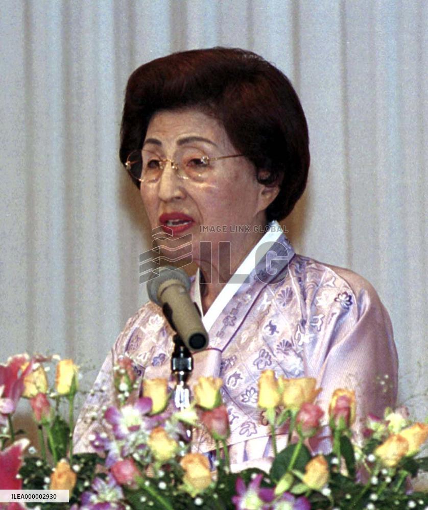 Pres. Kim's wife Lee Hee Ho in Japan