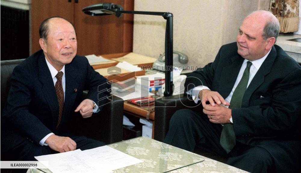 Miyazawa, WTO chief discuss China's entry to trade body