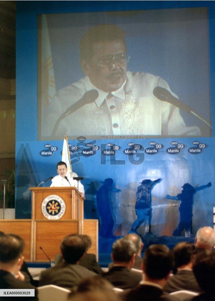 Estrada urges setting up E. Asian security forum