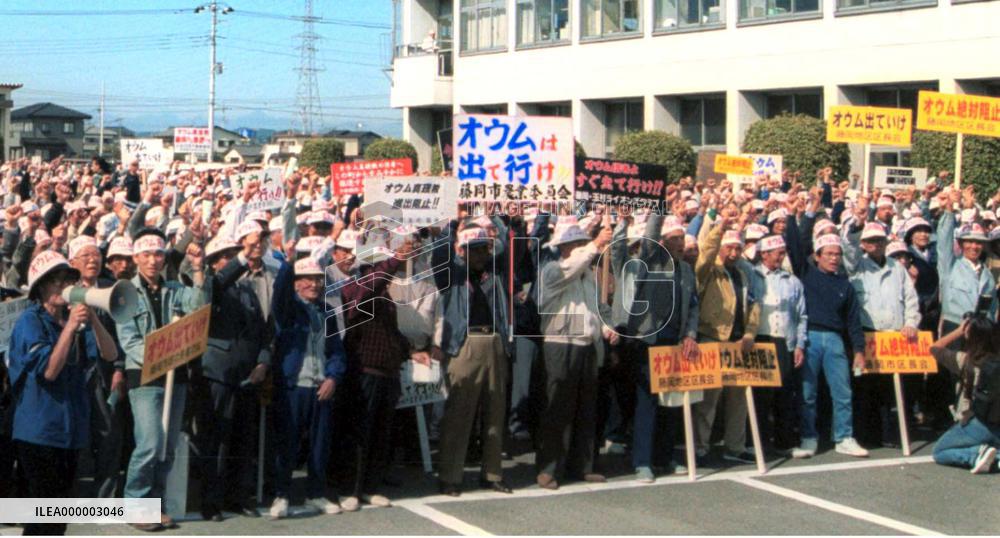 3,200 seek expulsion of AUM members from Gunma