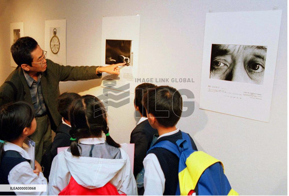 Children visit photo exhibition of nuclear victims