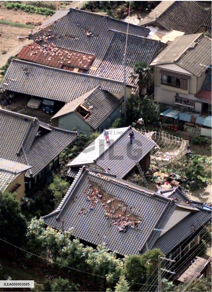 Tornado damages 90 houses in Ibaraki Pref.
