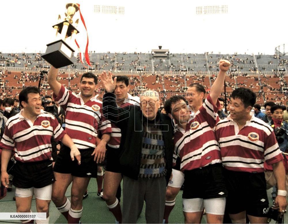 Suntory Chairman Saji dies at 80