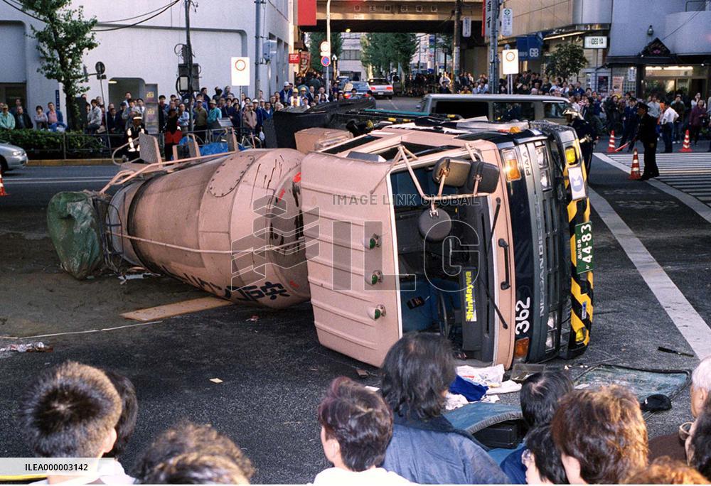 3 killed, 8 injured as concrete mixer truck turns over