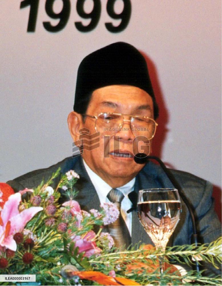 Indonesia's Wahid speaks in Singapore
