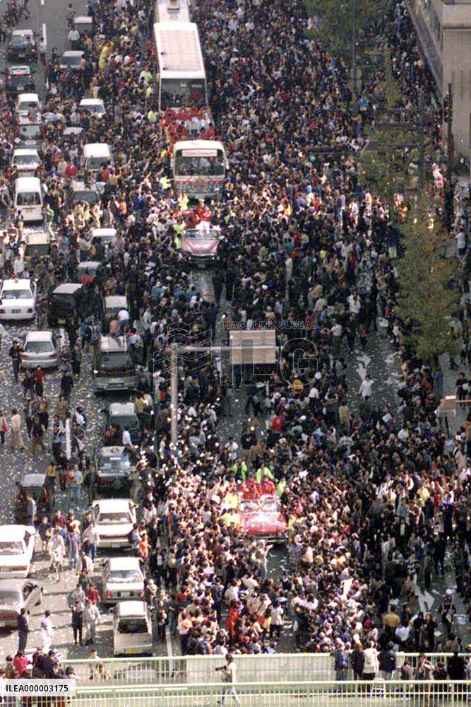 Kyushu fans celebrate Daiei Hawks