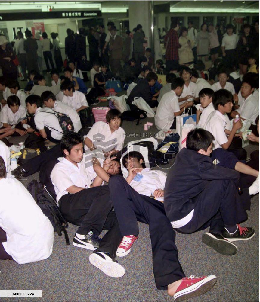 Radar trouble strands students at airport