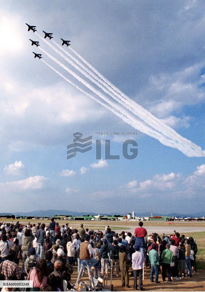 Japan's ASDF holds air show in Hamamatsu