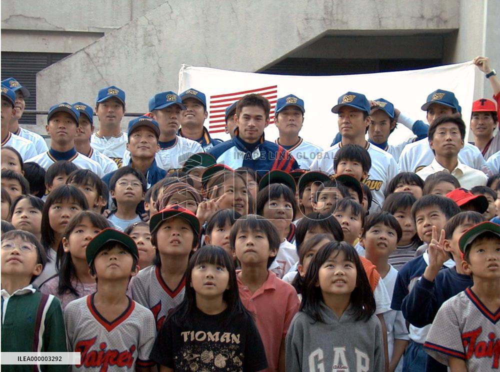 BlueWave members visit Taipei Japanese School