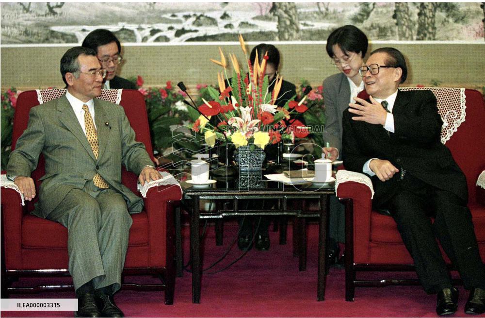 New Komeito's Kanzaki meets with China Pres. Jiang