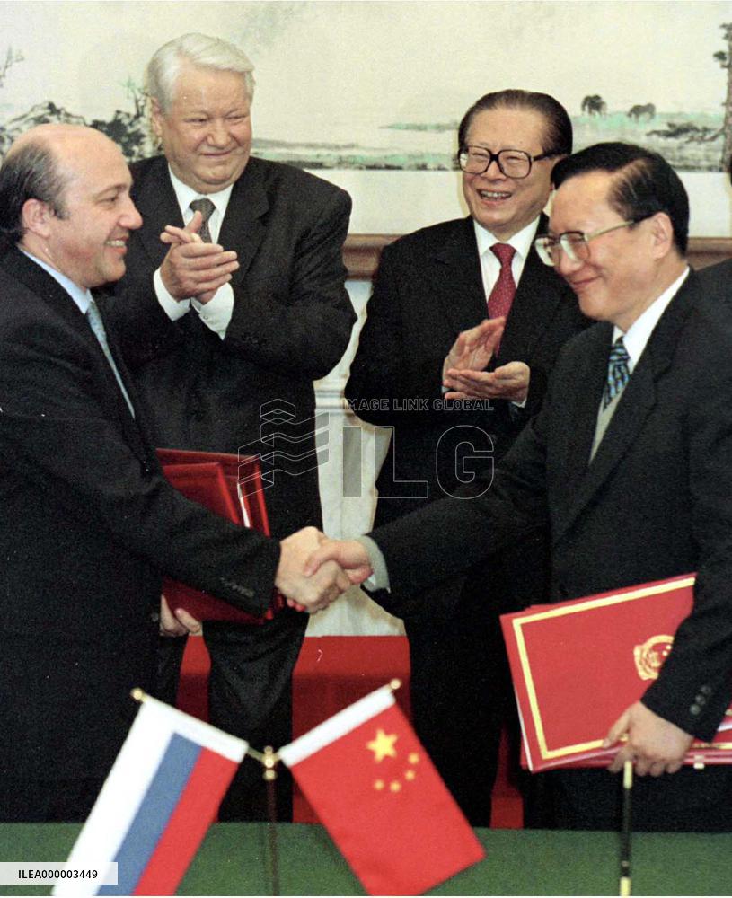 China, Russia sign accords for cooperation along border