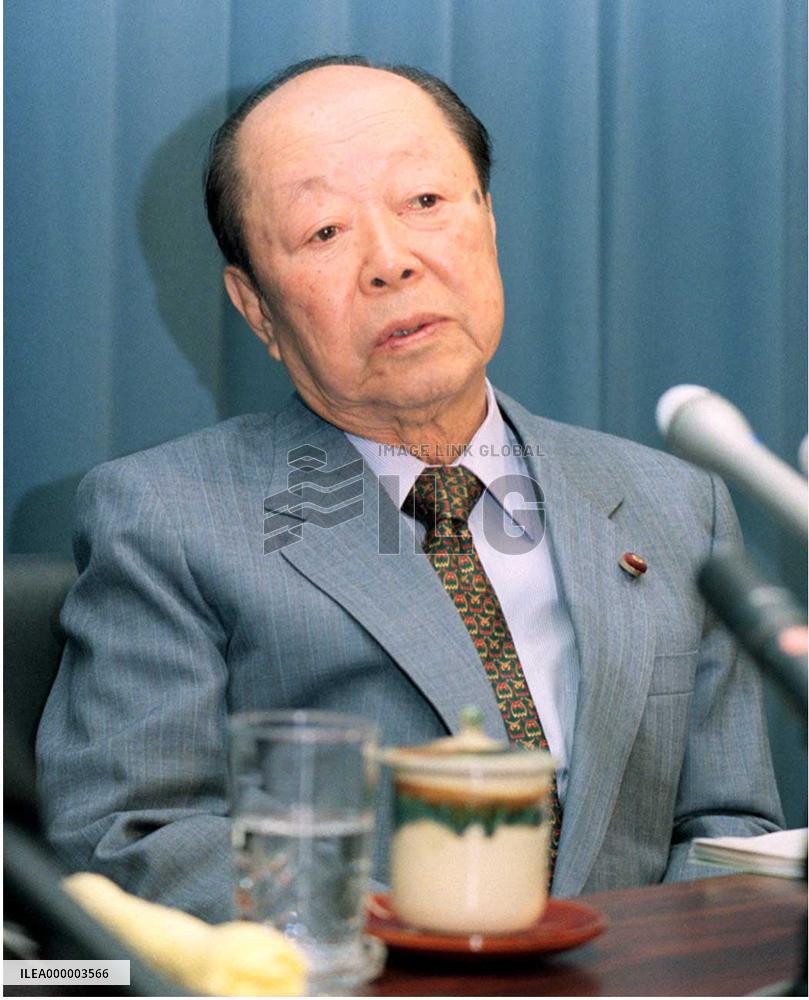 Miyazawa briefs press on FY 2000 budget