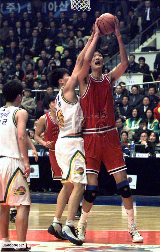 N. Korean basketball giant joins meet in Seoul