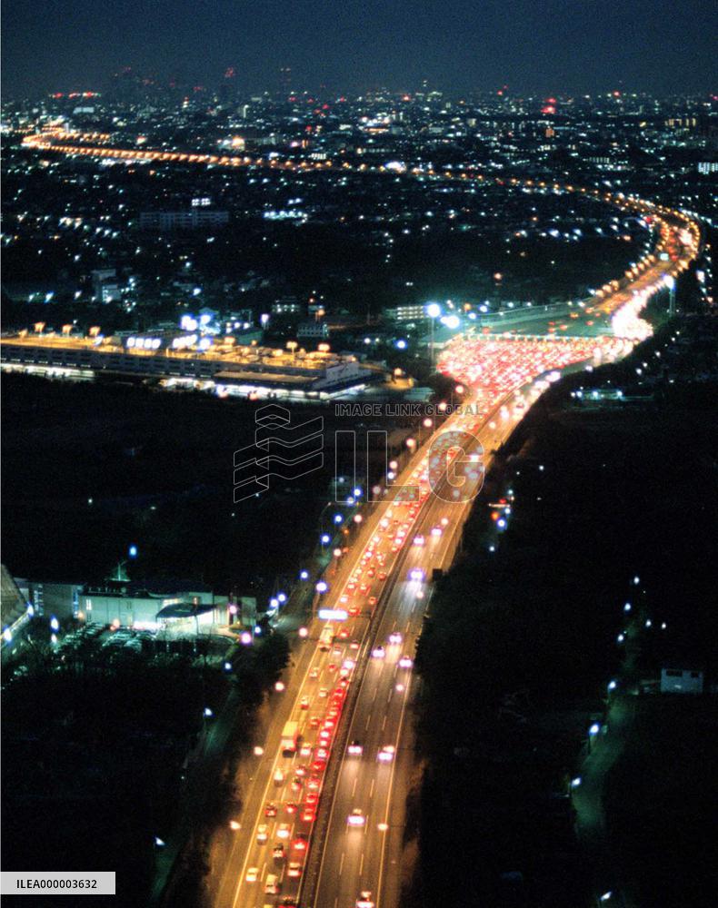 Congestion on inbound lanes to Tokyo marks holiday's end