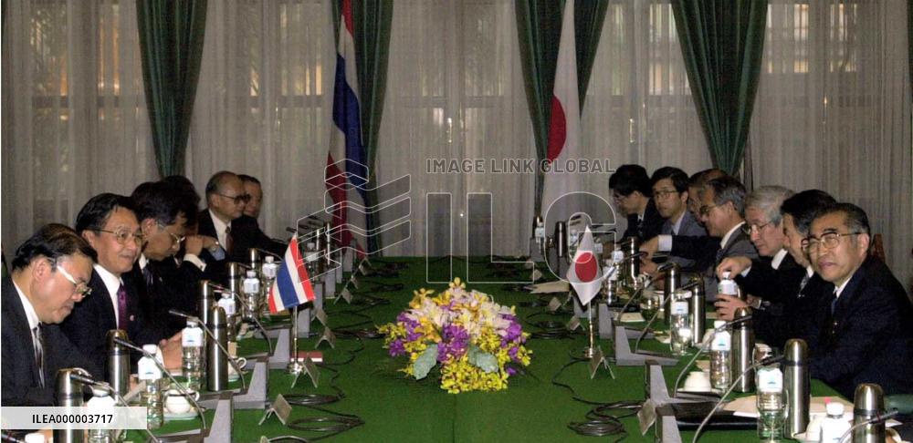 Obuchi talks with Chuan