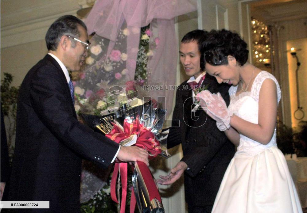Obuchi thanks Thai couple for changing wedding venue