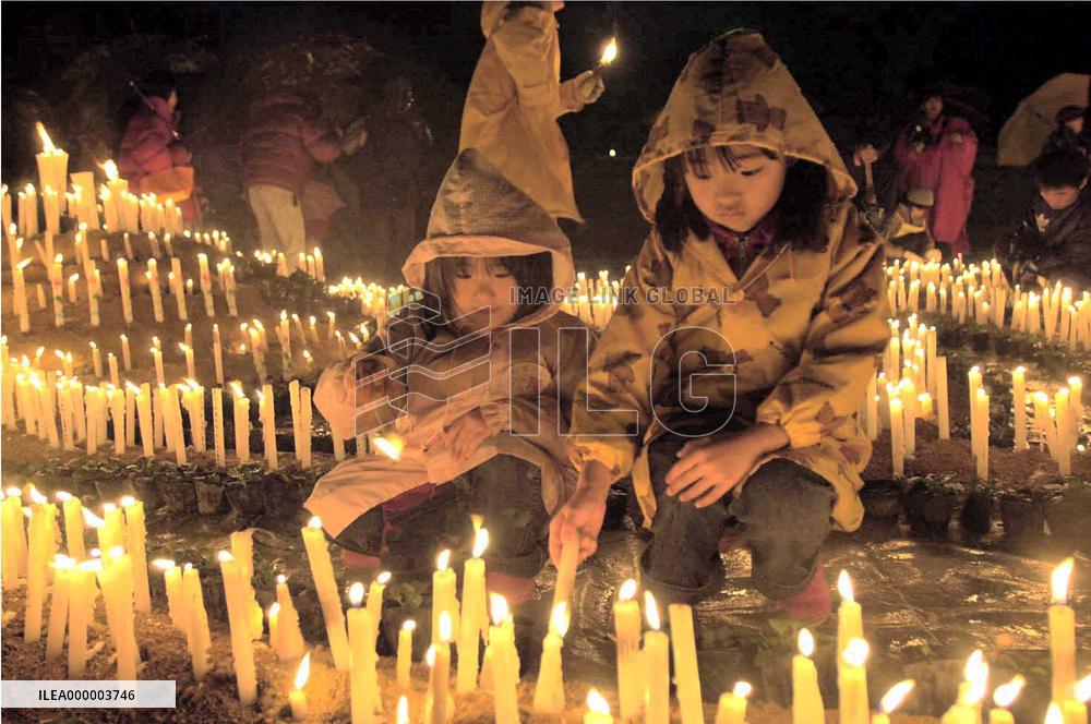 Service marks 5th anniversary of Kobe quake