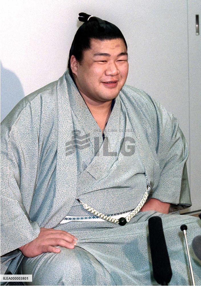 New Year sumo champion Musoyama speaks to reporters