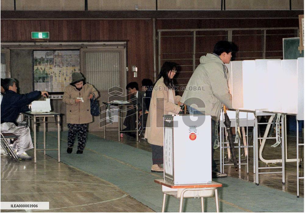 Voters begin casting ballots in Osaka governor election